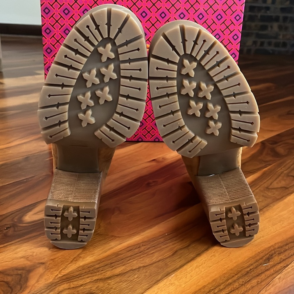 Tory Burch Lug Sole Chelsea Boot, NEW - Picture 11 of 17